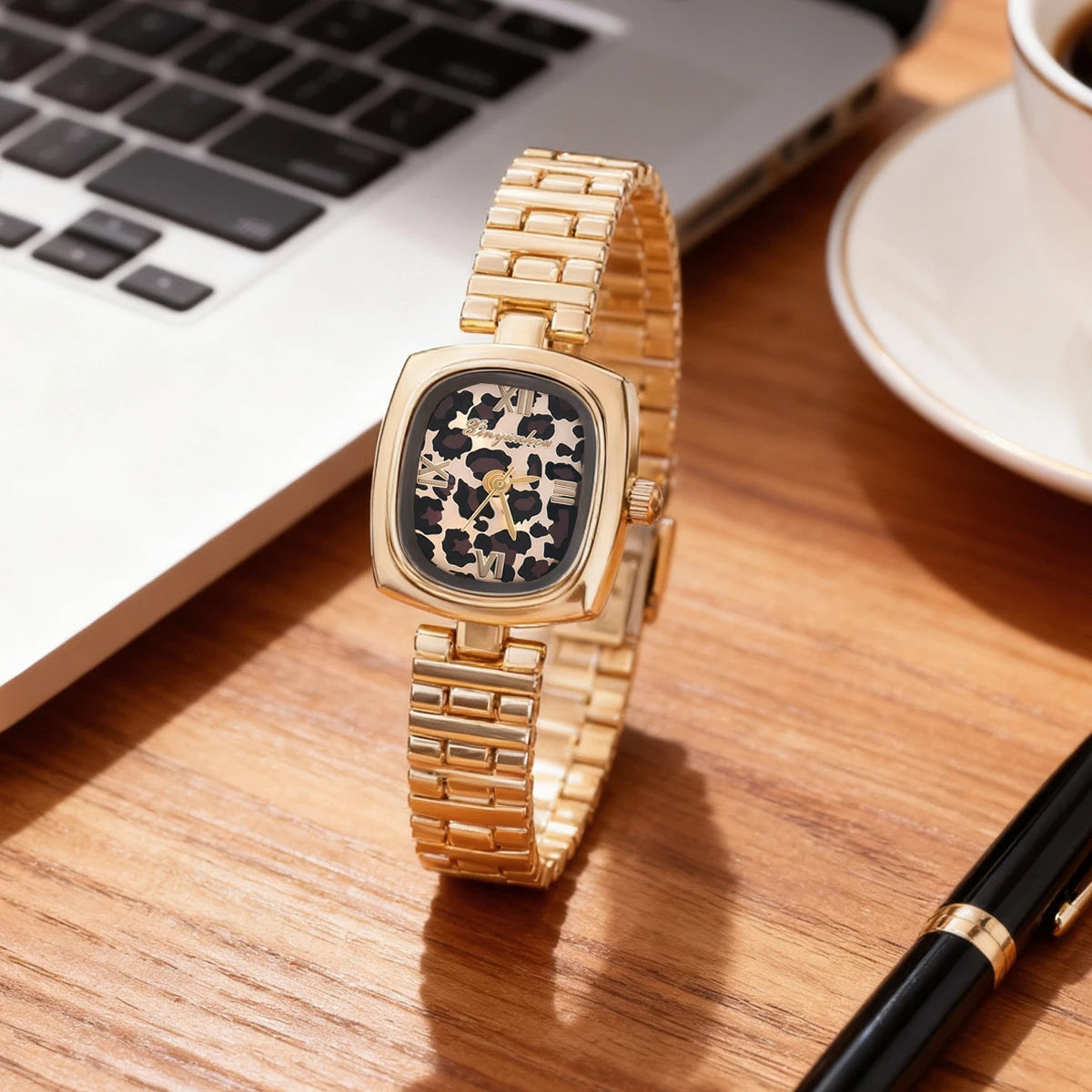 ساعة كوارتز نسائية أنيقة بتصميم مميز، مينا بنقشة جلد النمر، مناسبة للارتداء اليومي، هدية مثالية للذكرى السنوية أو عيد الميلاد.