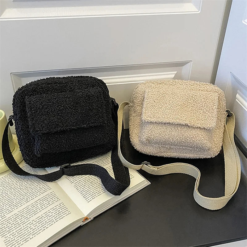 حقيبة كتف نسائية جديدة من قماش مخملي فاخر، صغيرة الحجم، مصنوعة من صوف الحملان الناعم والفرو، مناسبة لفصل الشتاء، حقيبة يد نسائية من تصميم مصممين عالميين.