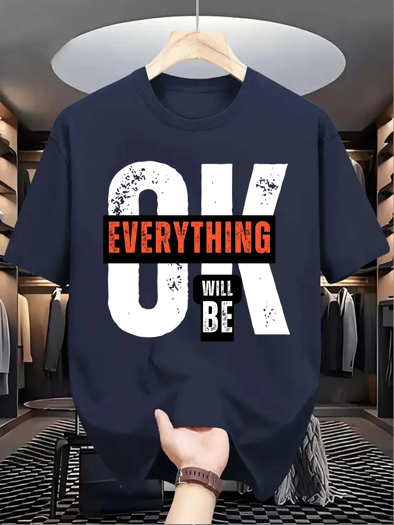 تيشيرت رجالي صيفي عصري فضفاض كلاسيكي مطبوع عليه نقشة "مباركة" مصنوع من القطن بنسبة 100%، بياقة دائرية وأكمام قصيرة.