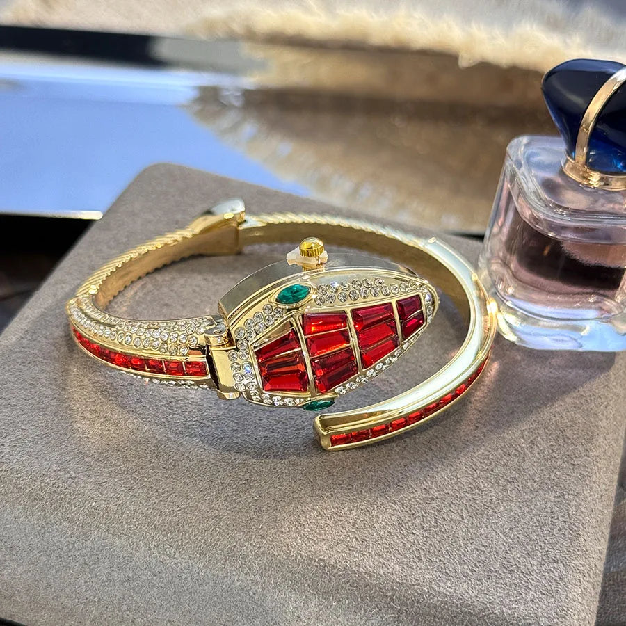 ساعة يد نسائية أنيقة فاخرة بتصميم ثعبان مرصعة بالألماس الملون، ساعة كوارتز عصرية رائجة، ساعة يد أنيقة فاخرة متعددة الاستخدامات.