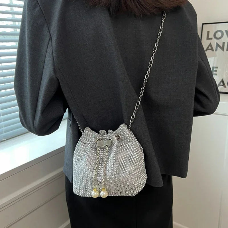 حقيبة جوكر دلو كبيرة السعة، حقيبة كتف نسائية عصرية جديدة بتصميم قطري، حقيبة يد نسائية مميزة بتصميم جوكر.