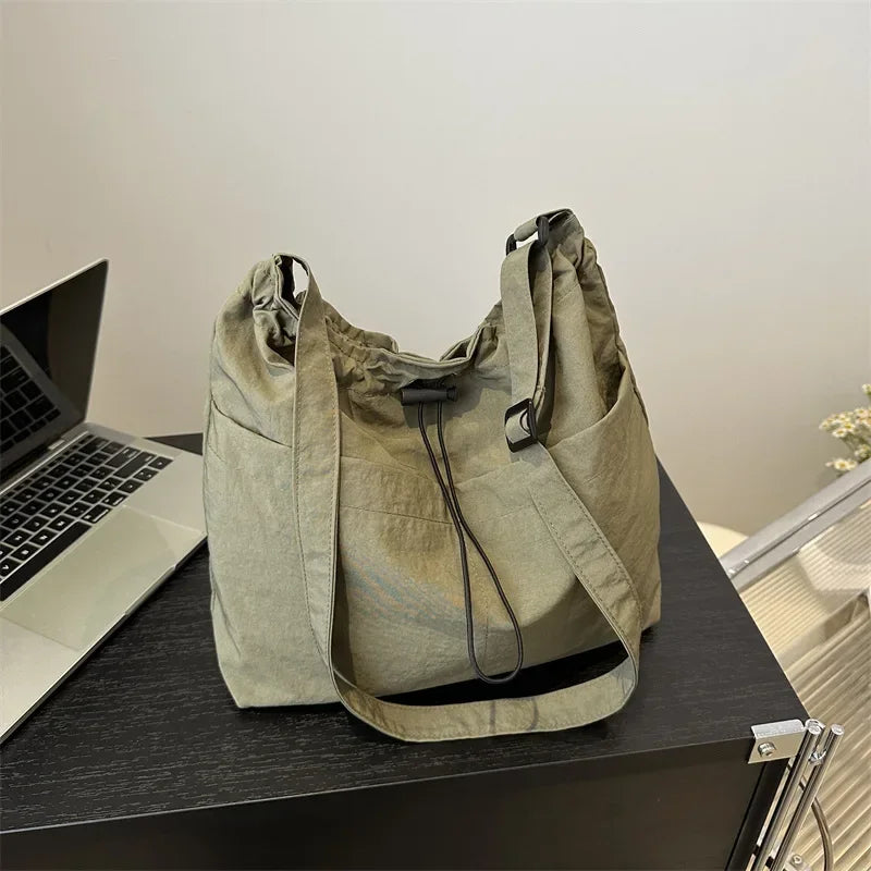 حقيبة كتف جديدة متعددة الاستخدامات ذات سعة كبيرة للنساء في الصيف، حقيبة كتف خفيفة الوزن شائعة، حقيبة يد بسيطة