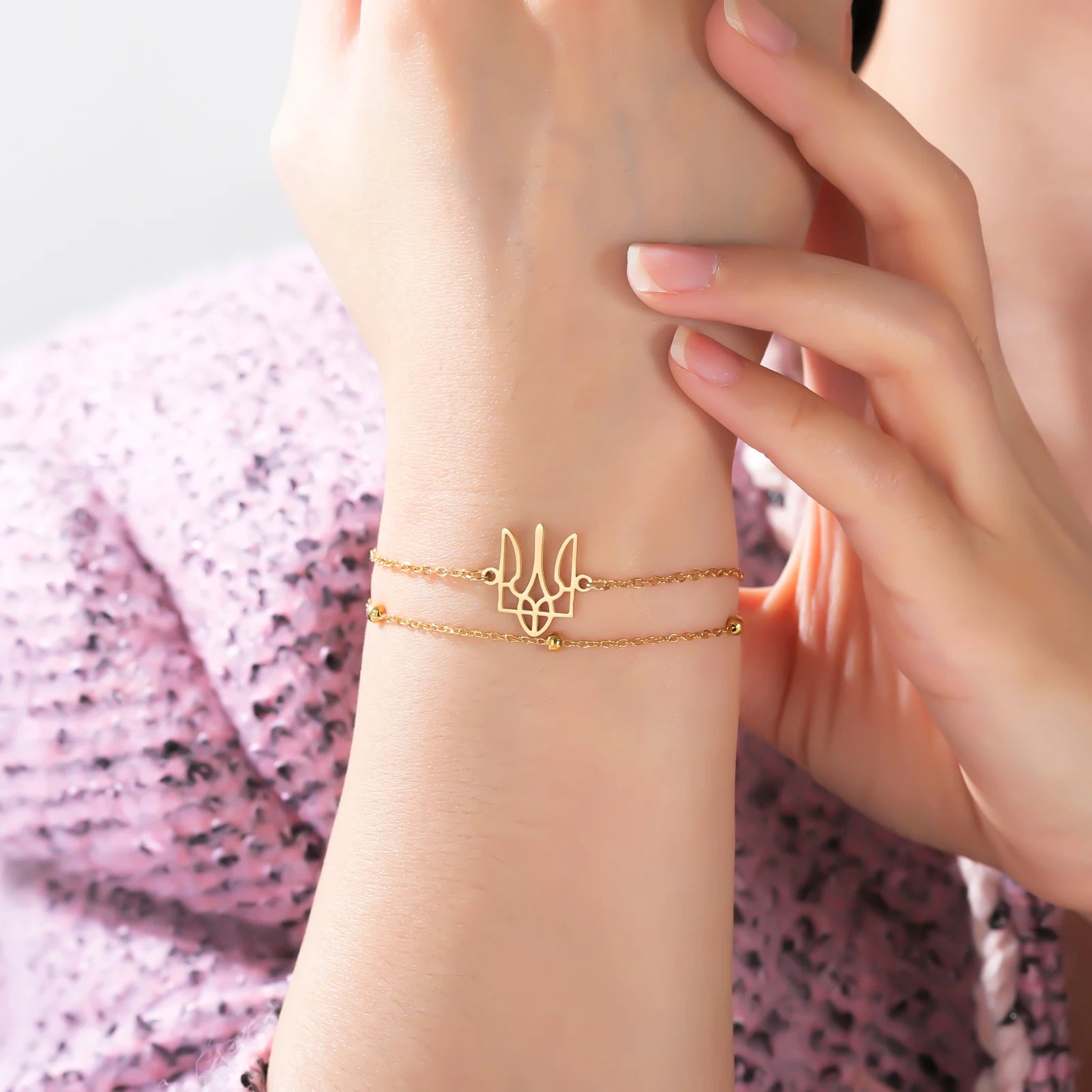 أساور كازادور، رمز أوكرانيا الوطني، للنساء والرجال، مصنوعة من الفولاذ المقاوم للصدأ، مزينة بخرز وسلسلة، تُعدّ هدية مثالية من المجوهرات الأوكرانية.