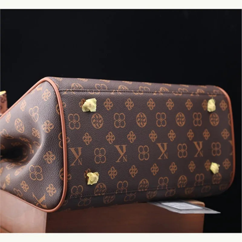 حقيبة نسائية خفيفة الوزن فاخرة 2025 حقيبة يد متعددة الاستخدامات عالية الجودة ذات سعة كبيرة وحقيبة كتف واحدة عصرية