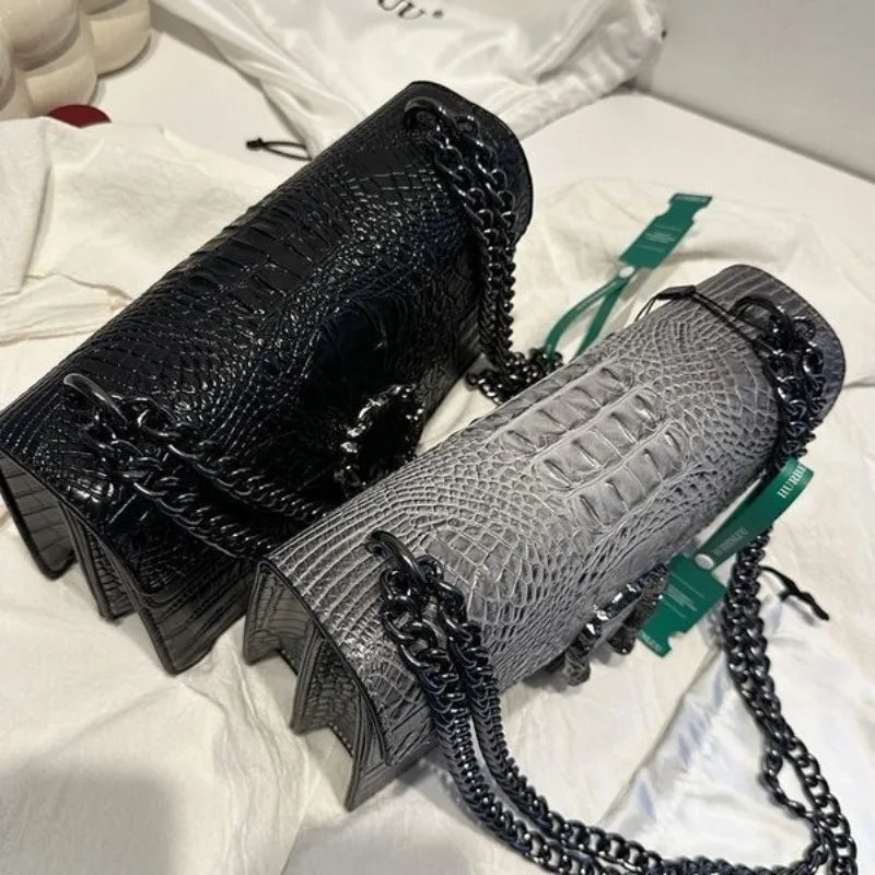 حقيبة تحت الإبط بنقشة تمساح، حقيبة يد ديونيسوس، نسيج مميز، حقيبة كتف بسلسلة، انفجارات، اتجاه الموضة، حقيبة مربعة صغيرة