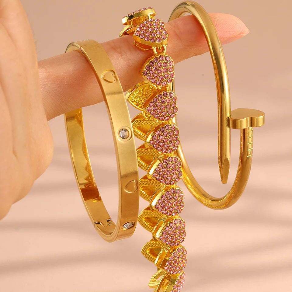 مجموعة زاكول من 3 قطع من الأساور اللامعة على شكل قلب مرصعة بأحجار الراين المصنوعة من الفولاذ المقاوم للصدأ، بتصميم عصري مستوحى من موسيقى الهيب هوب والروك، قابلة للتكديس.