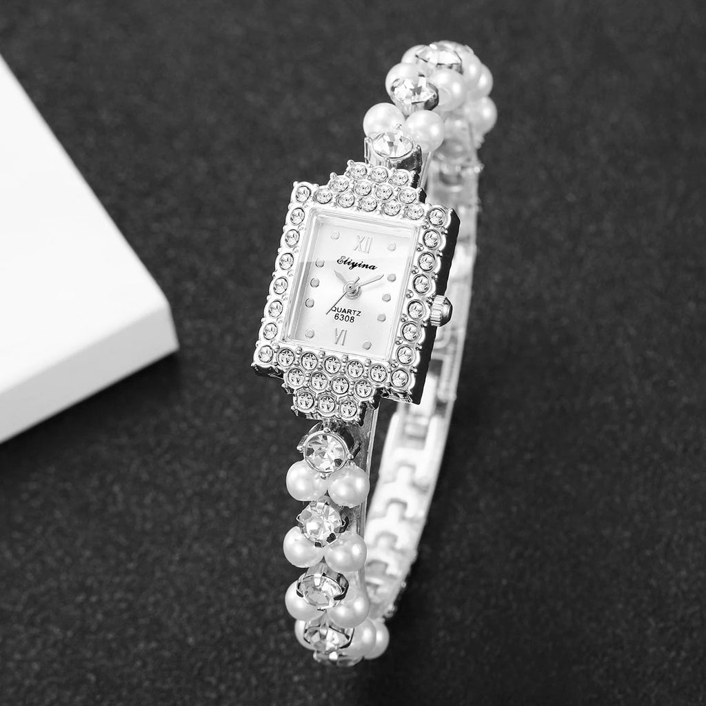 طقم ساعة يد نسائية أنيقة مكون من نصف ساعة، مرصعة بأحجار الراين، ذات مينا مستطيل، وسوار من اللؤلؤ (بدون علبة).