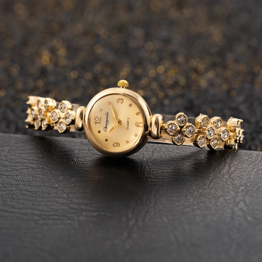 ساعة نسائية فاخرة مرصعة بأحجار الراين، ساعة كوارتز أنيقة ذات مينا صغير، مصنوعة من سبيكة معدنية، ساعة يد نسائية بسيطة وعملية.