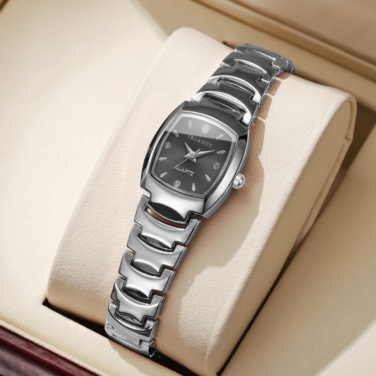 ساعة نسائية أنيقة مربعة الشكل تعمل بنظام الكوارتز التناظري، ساعة يد نسائية (بدون علبة)