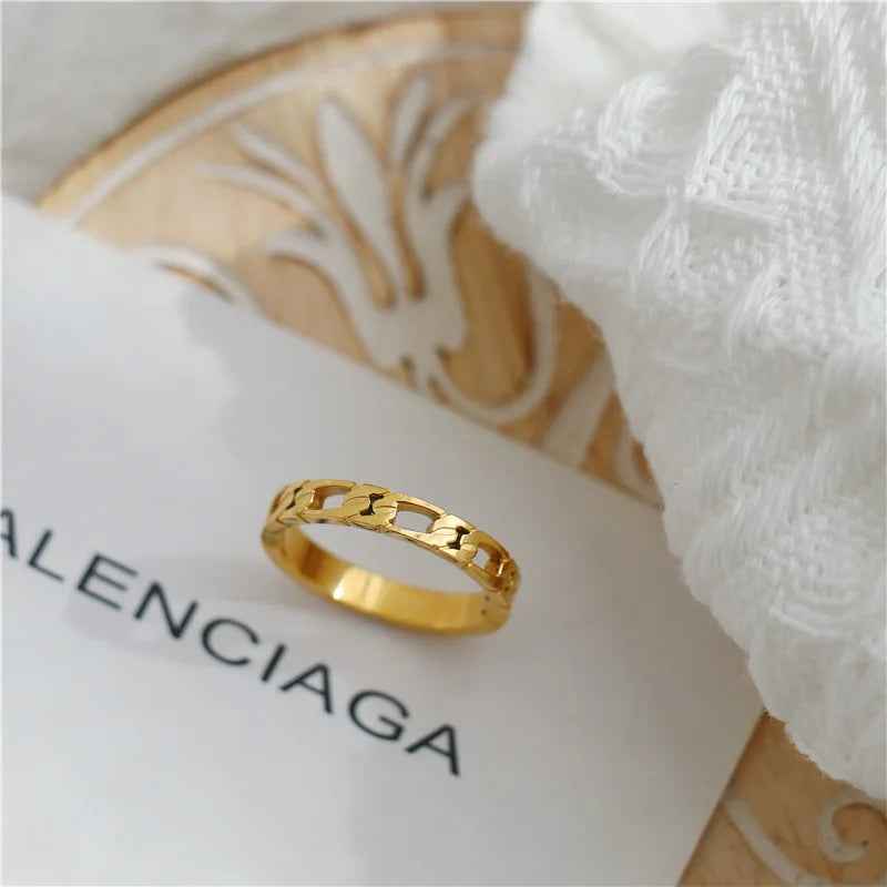 خاتم فرنسي عتيق بتصميم سلسلة مجوفة ملتوية، خاتم أنيق وعصري للنساء، مناسب للحفلات، مصنوع من التيتانيوم الصلب ومطلي بالذهب عيار 18 قيراطًا.