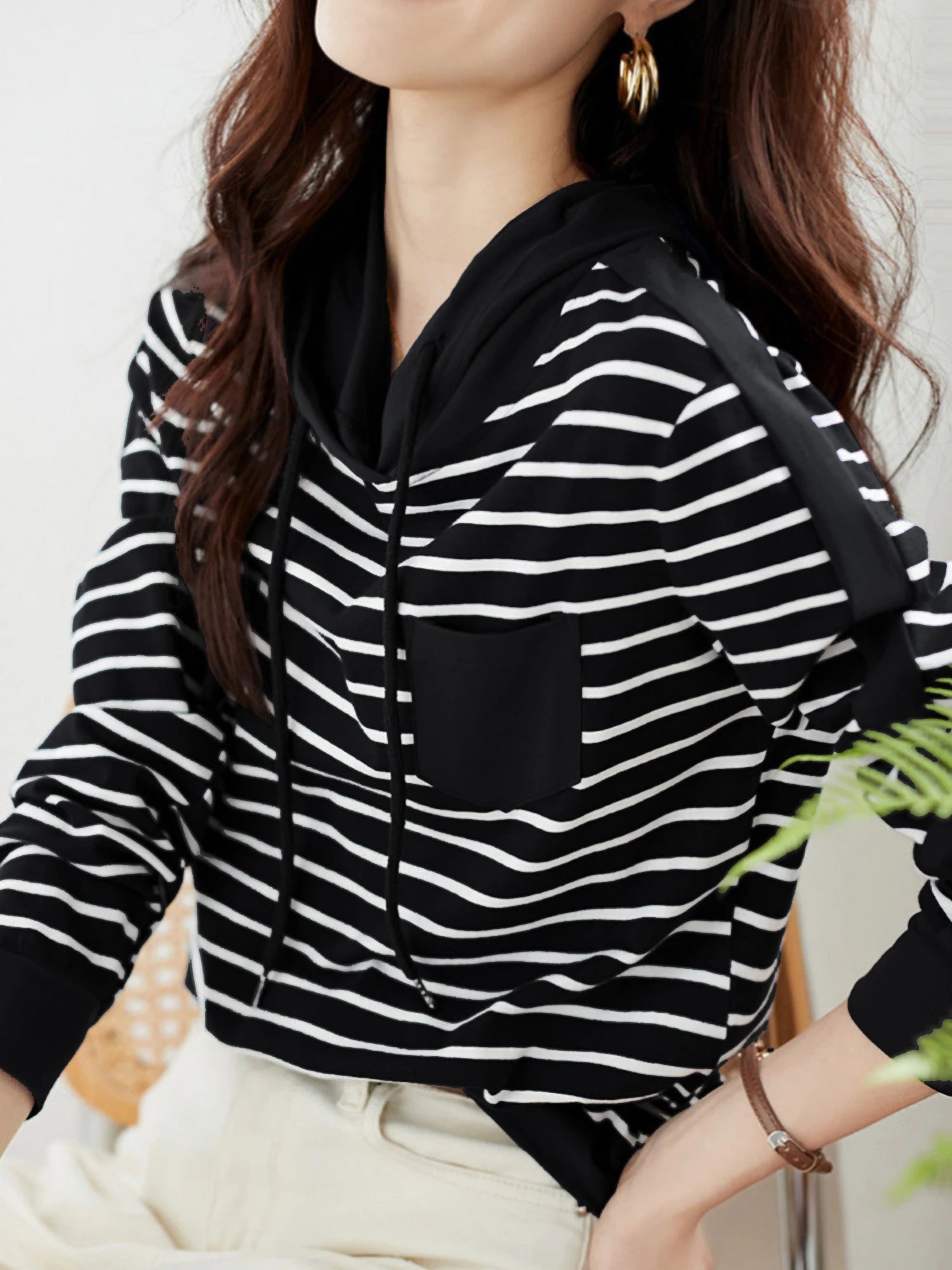 تي شيرت نسائي جديد فضفاض بأكمام طويلة ومخطط بغطاء للرأس للربيع والخريف، قميص سفلي نحيف، بلوزة مزاجية للنساء