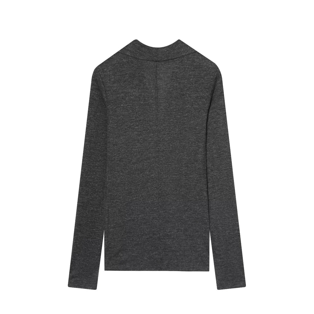 تي شيرت نسائي جديد لشتاء 2025 بتصميم أنيق وعصري، بأكمام طويلة ورقبة على شكل حرف V، بتصميم مستقيم وثنيات