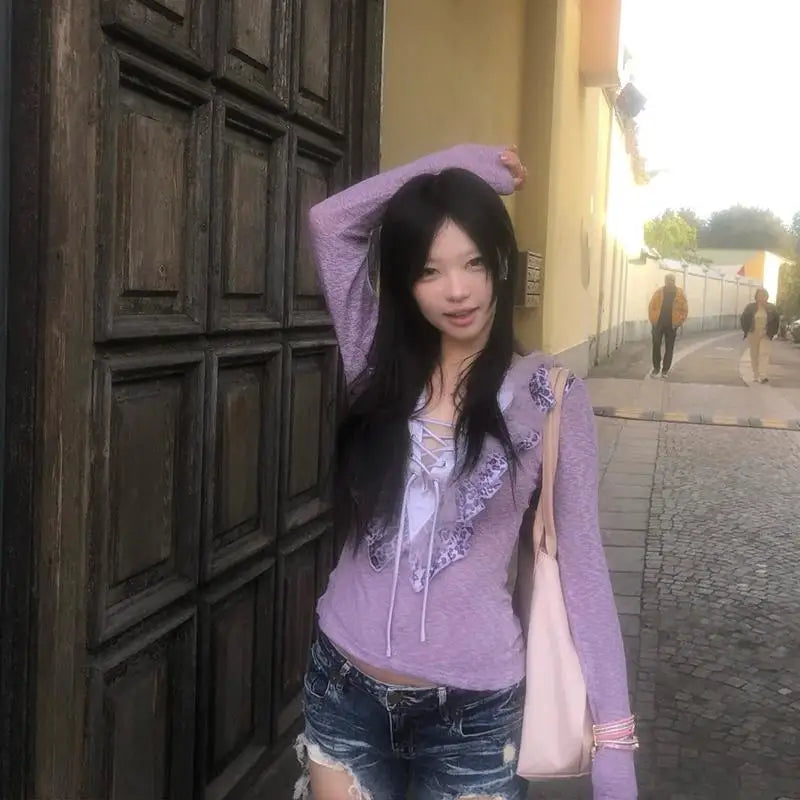 تي شيرت نسائي من Tonngirls Aesthetic 2000s، بلوزات مزينة بنقشة جلد الفهد، مزينة بكشكشة زهرية، بلوفر محبوك من Fairycore، بتصميم ياباني من E-girl