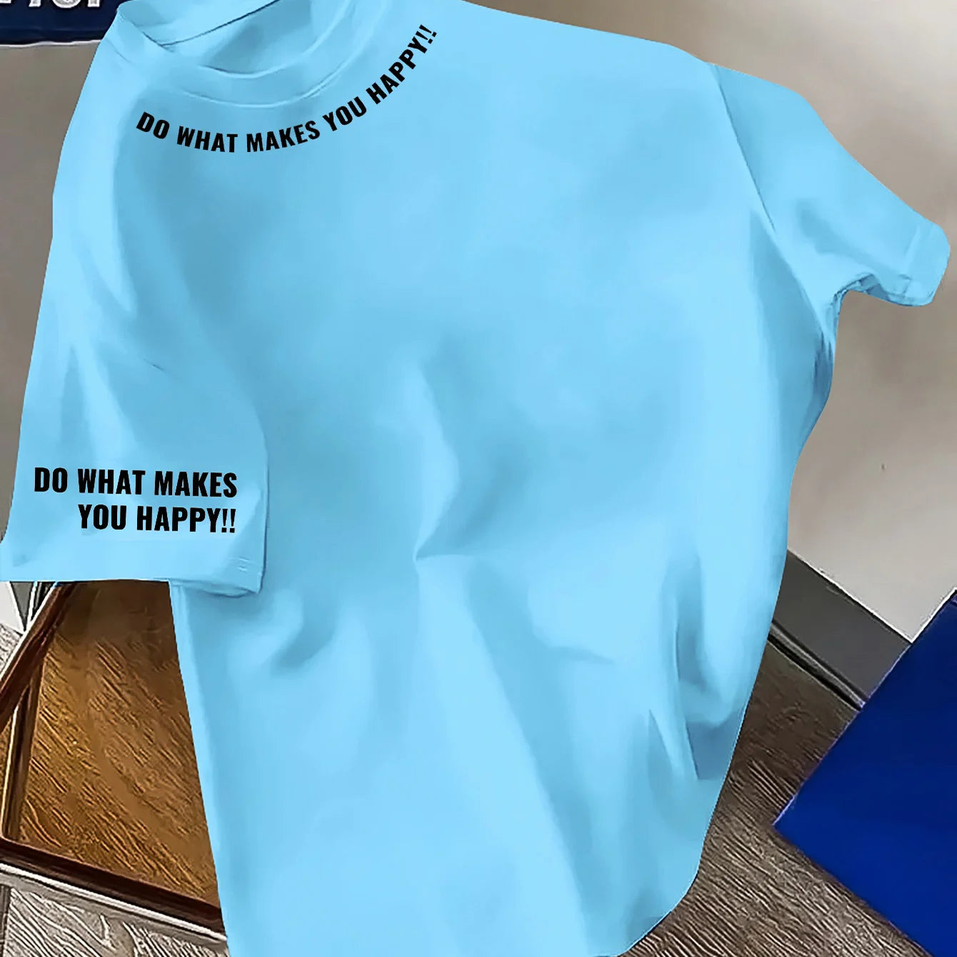 تيشيرت رجالي صيفي عصري مصنوع من القطن الخالص 100%، بتصميم فضفاض وطبعة هندسية، وياقة دائرية وأكمام قصيرة.