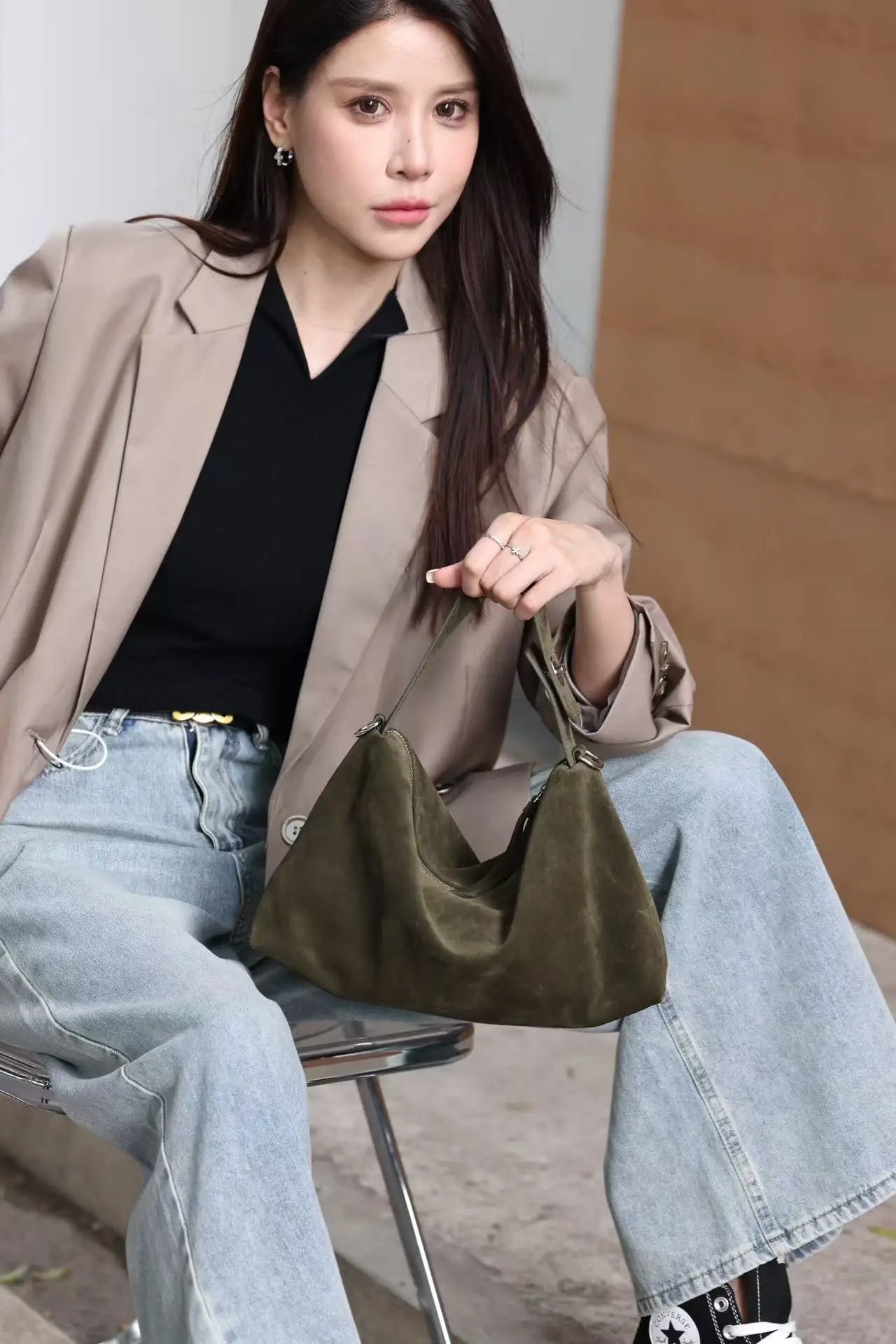 حقيبة يد نسائية فاخرة من الجلد السويدي الناعم غير اللامع بتصميم بوسطن كبير الحجم لفصل الخريف والشتاء، حقيبة كتف متقاطعة للنساء