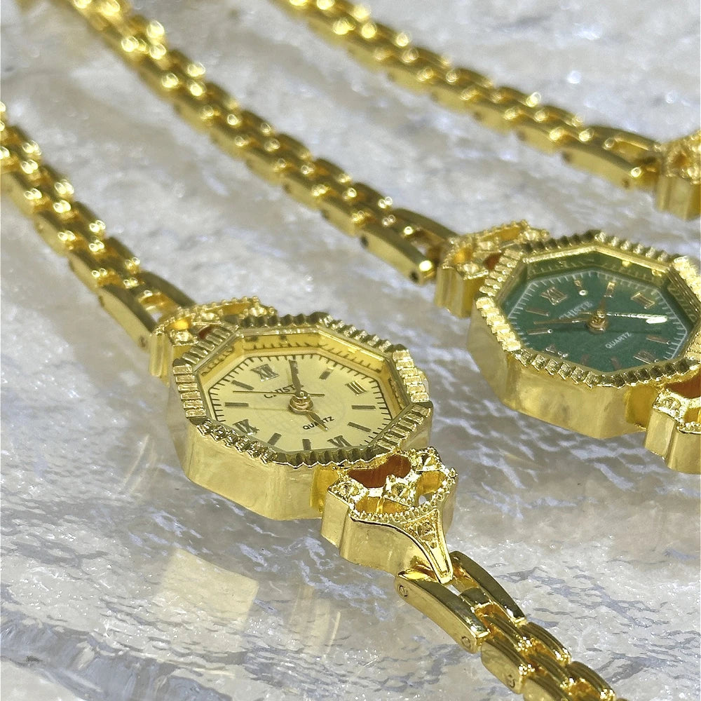 ساعة يد نسائية فاخرة من ماركة مشهورة، بمينا بيضاوي، أنيقة، صغيرة الحجم، بسوار ذهبي رفيع، تعمل بحركة كوارتز، هدية مثالية، خدمة توصيل مباشرة.