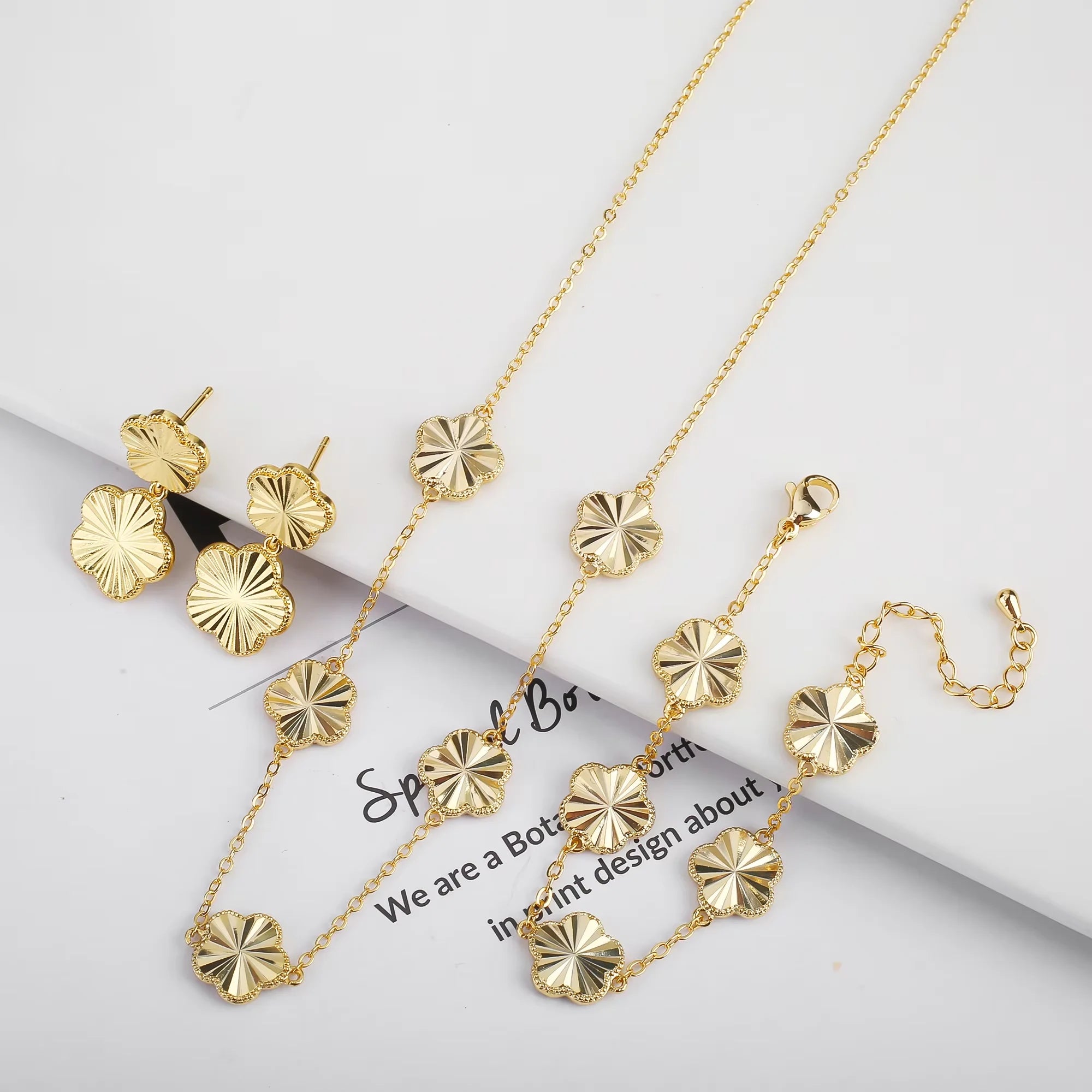 New Double Sided Minimalist Metal Jewelry Set With New Design Plum Blossom Plant Five Leaf Flower Gift For Women's Clover
