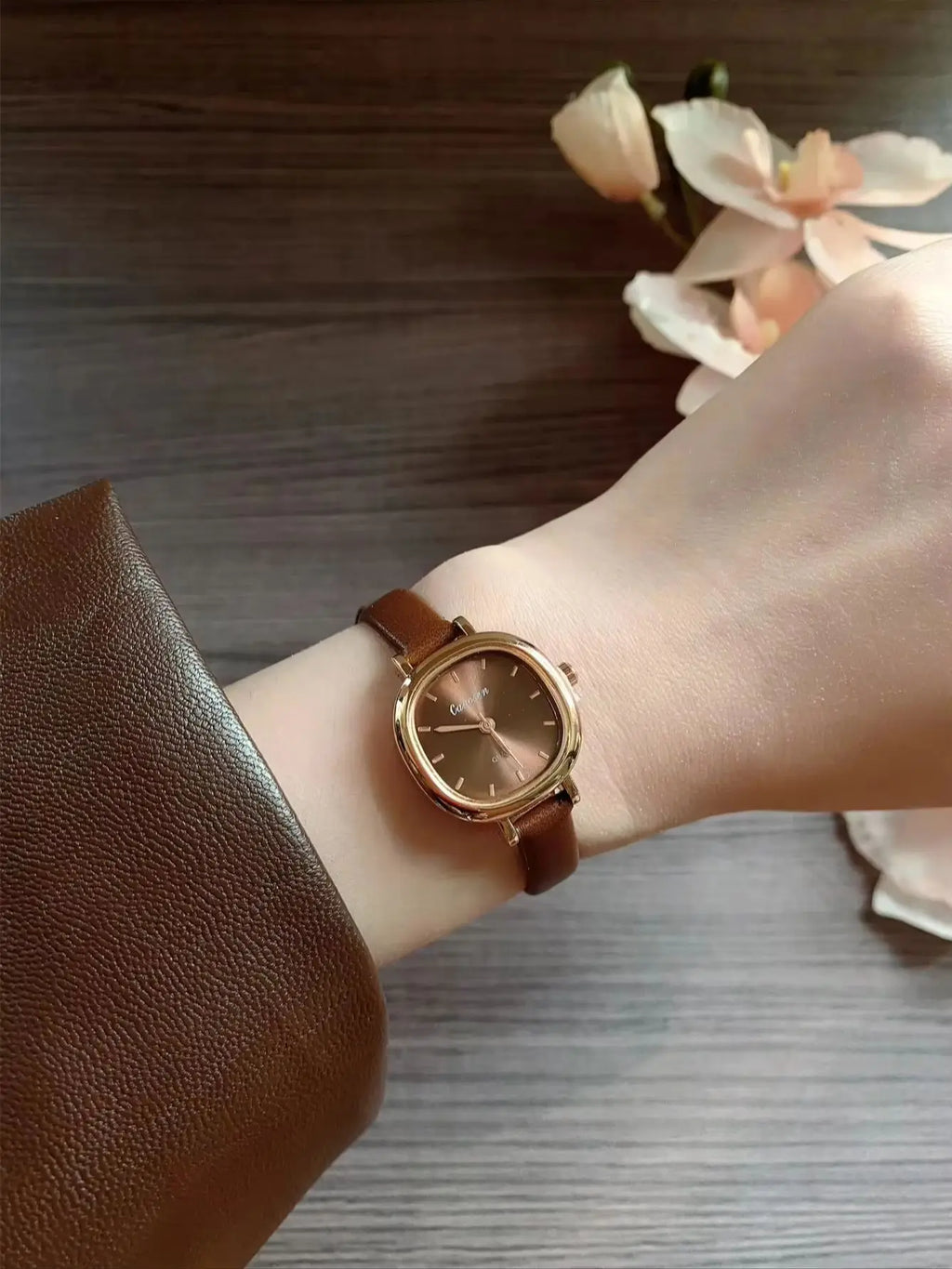 Square Exquisite Girls' Watch Brown Strap Simple and Versatile Quartz Watch for Women Suitable for Work/Decoration/ Parties