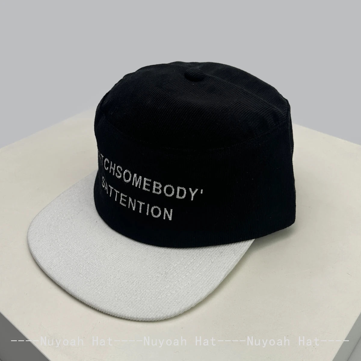 قبعات بيسبول جديدة للرجال والنساء مطرزة بحروف ملونة ومظلة شمسية ذات قمة مسطحة متعددة الاستخدامات وقبعات ذات قمة مدببة بتصميم كلاسيكي