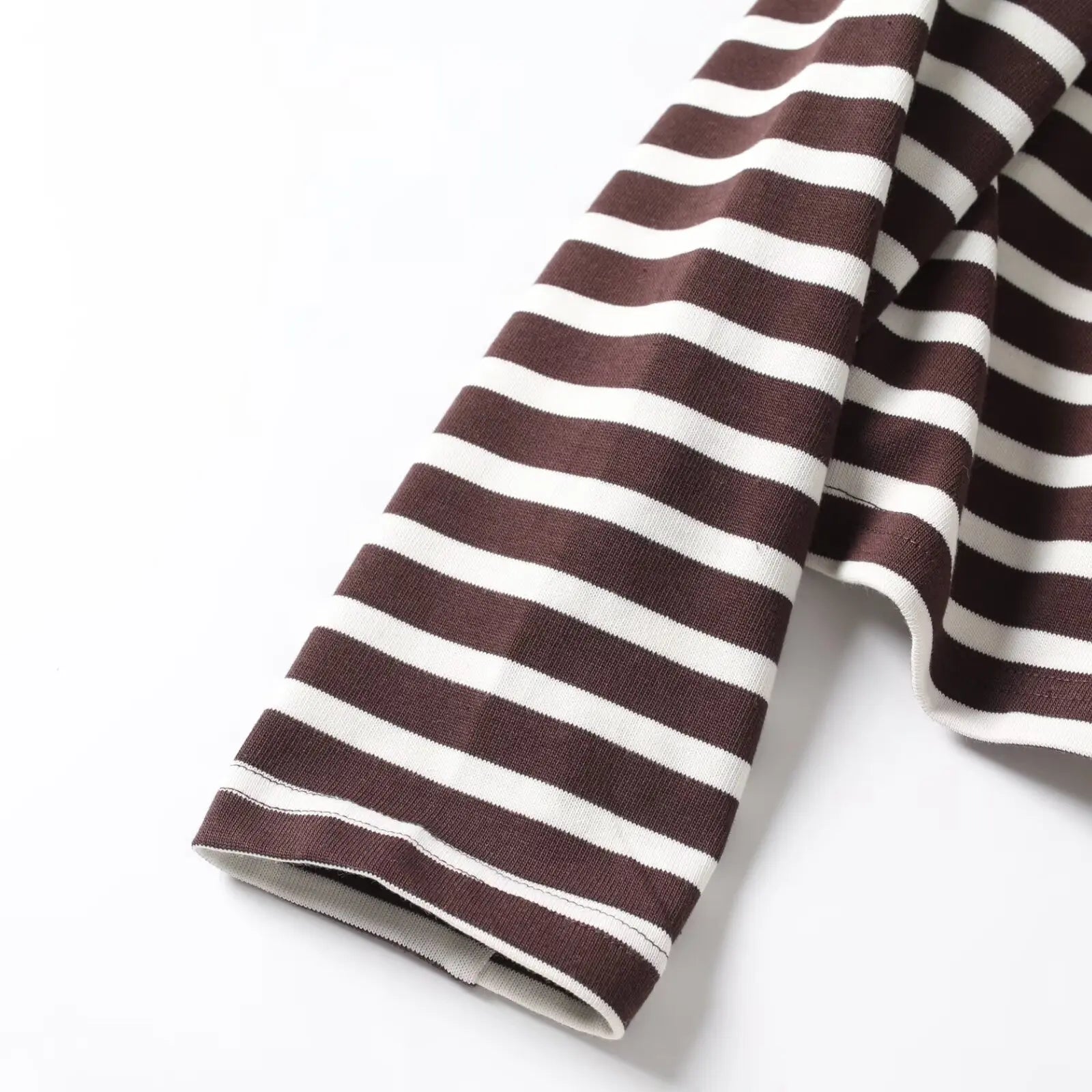 تي شيرت نسائي جديد مخطط بأكمام طويلة بتصميم أوروبي وأمريكي لخريف 2025، تي شيرت نسائي كاجوال بأكمام طويلة