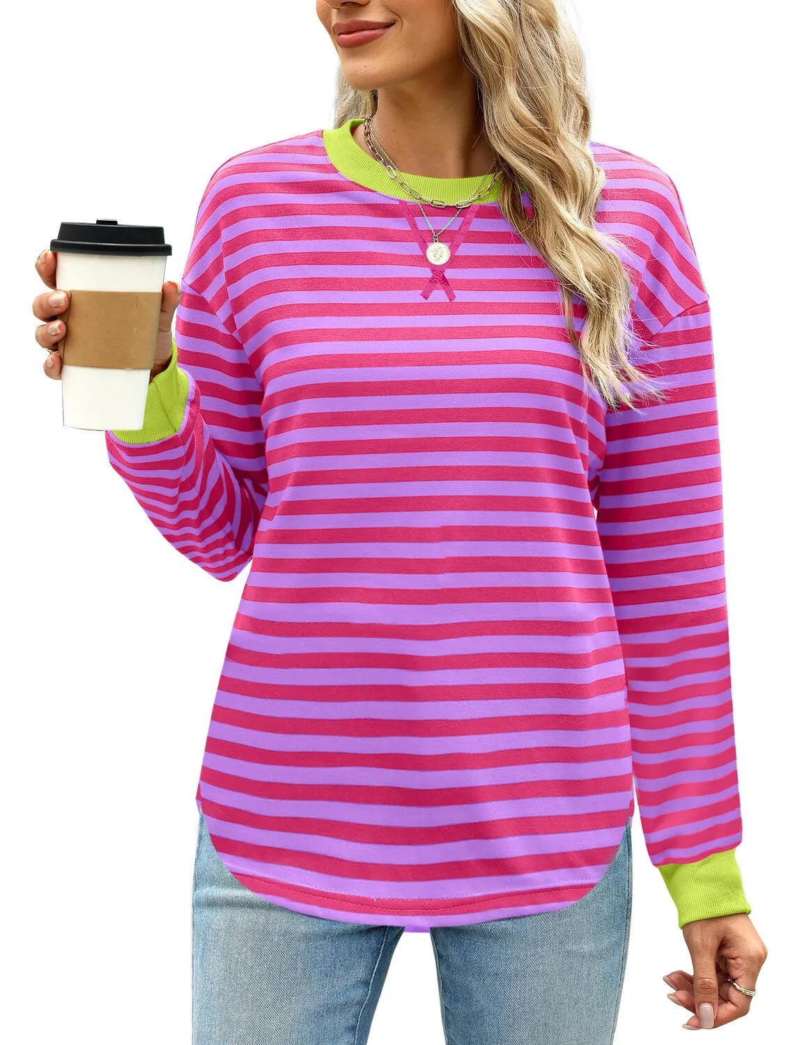 تيشيرت نسائي مخطط بأكمام طويلة وياقة دائرية، بتصميم عصري بألوان متداخلة، مناسب لفصل الخريف 2025، بلوزة كاجوال أنيقة.