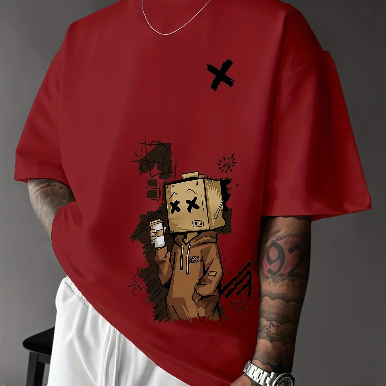 تيشيرت رجالي عصري فضفاض مطبوع عليه رسومات جرافيتي على شكل دمية، مصنوع من القطن الخالص 100%، بياقة دائرية وأكمام قصيرة.