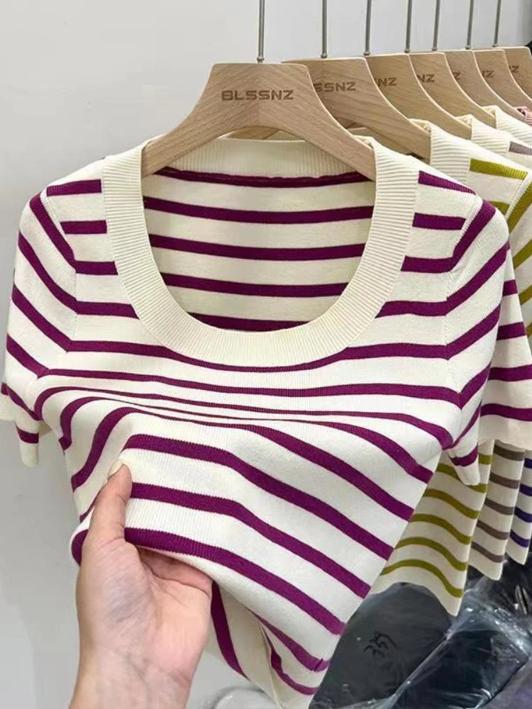 تيشيرت نسائي مخطط بأكمام قصيرة، بقصة ضيقة، بياقة دائرية، محبوك، مناسب للارتداء اليومي، رياضي، مستوحى من موضة الألفية الجديدة.