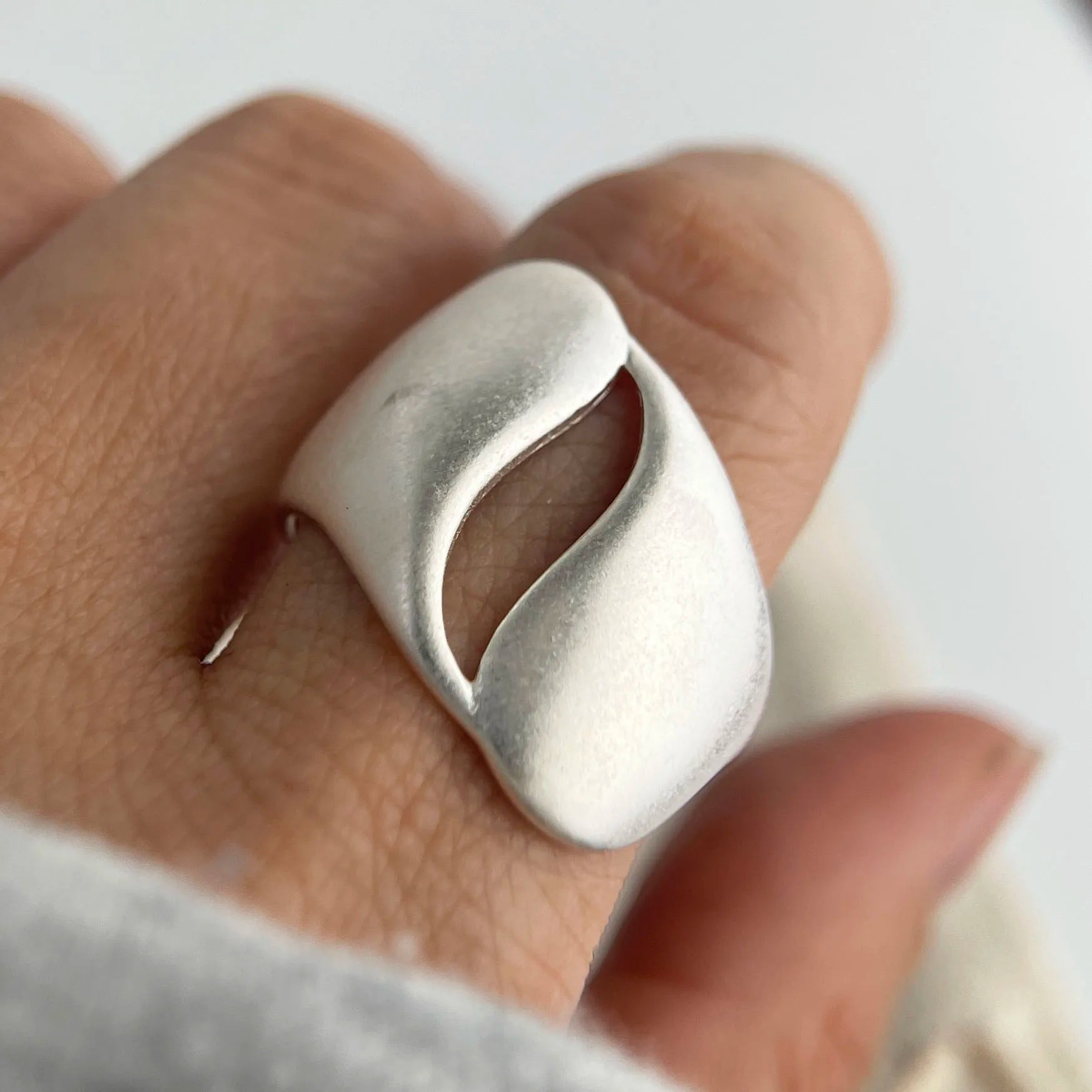 خواتم من الفضة الإسترليني عيار 925 للنساء والأزواج، بتصميم بسيط مصنوع يدويًا، مزينة بالزهور والأقواس والقلوب، هدية مجوهرات فاخرة، مضادة للحساسية.