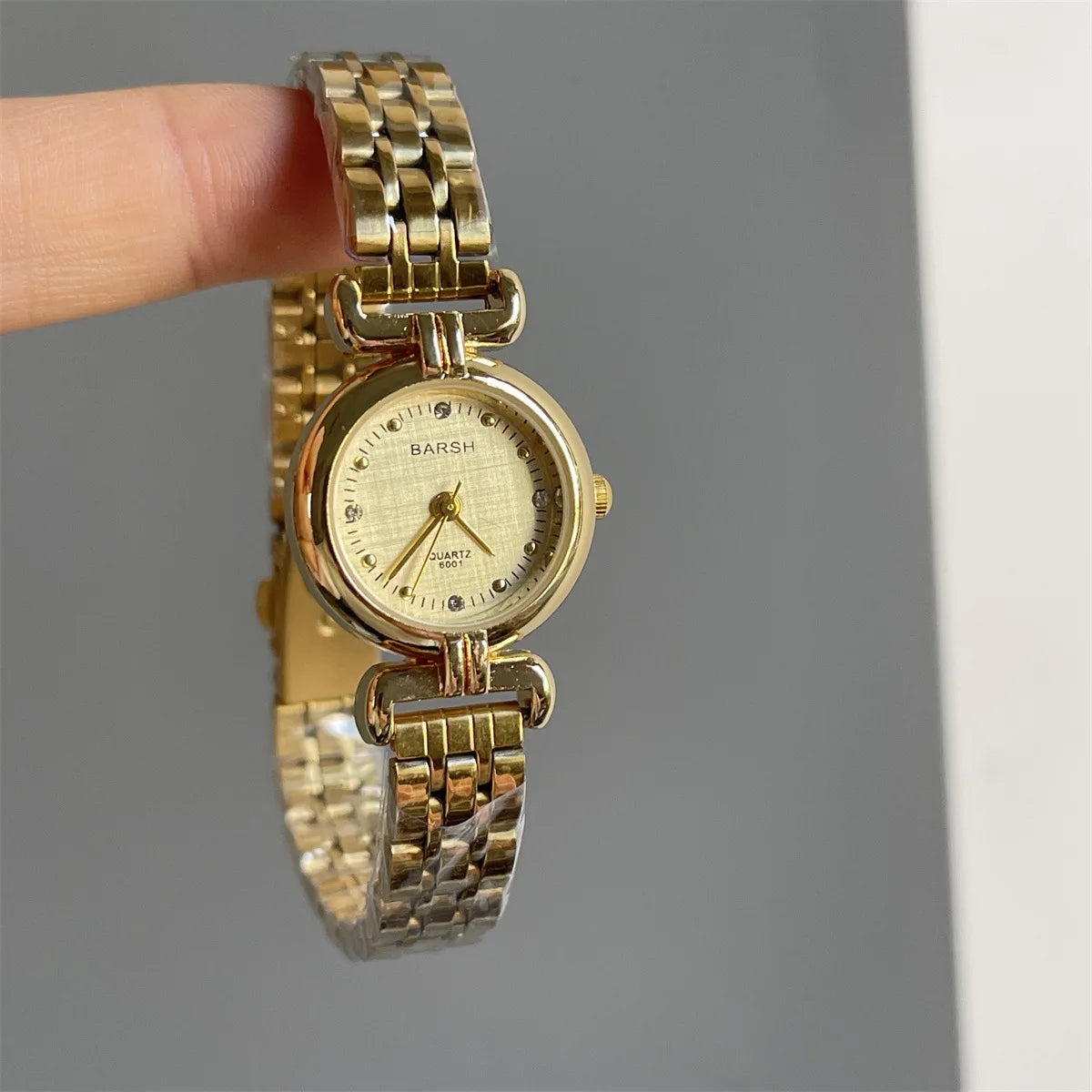 ساعة نسائية من ماركة مشهورة، مينا صغير، ذهبية، هدية فاخرة، ساعات كوارتز، شحن مباشر، سوار من الفولاذ المقاوم للصدأ، ساعة نسائية