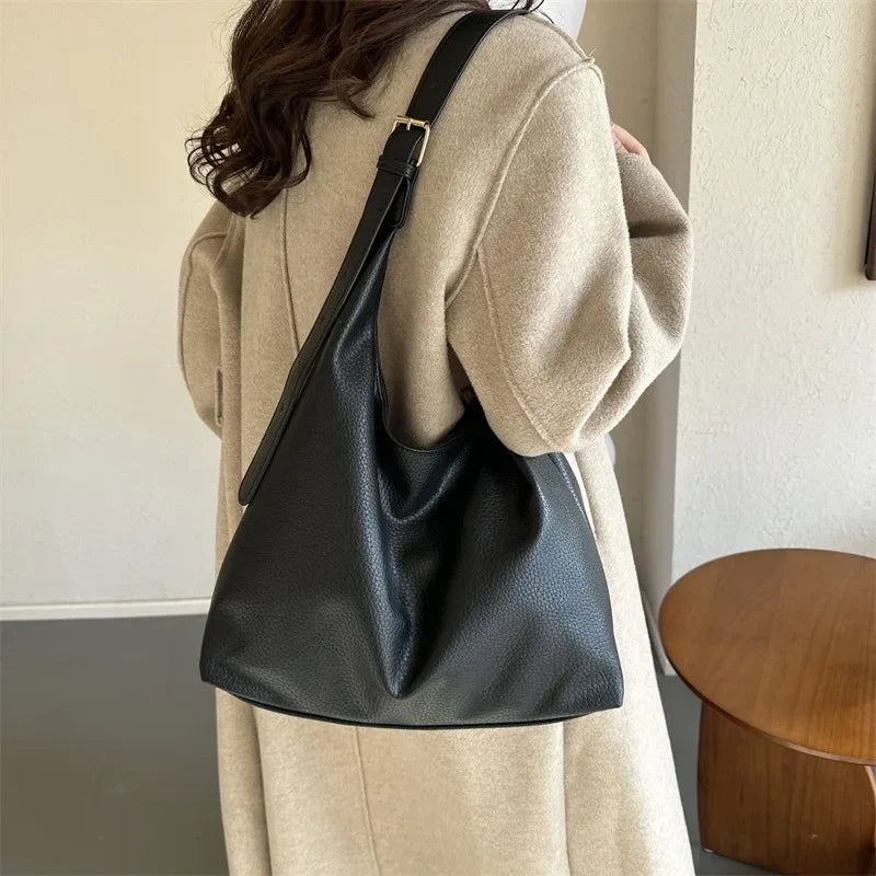 حقيبة توت جلدية عصرية للنساء لعام 2025، حقيبة كتف نسائية بسيطة كبيرة الحجم عالية السعة، حقائب يد نسائية، حقائب رسول