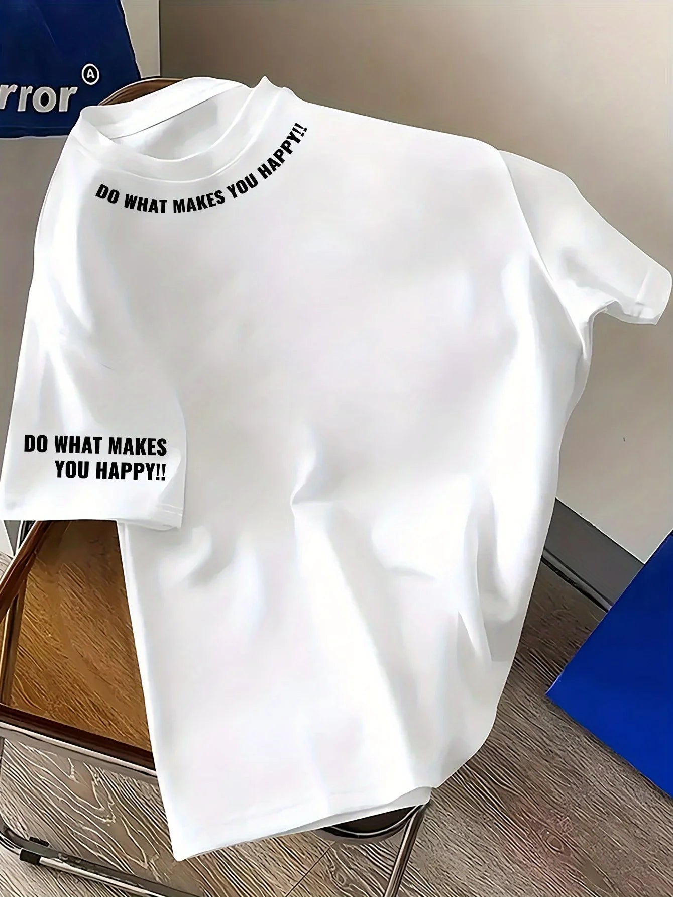 تيشيرت رجالي صيفي عصري مصنوع من القطن الخالص 100%، بتصميم فضفاض وطبعة هندسية، وياقة دائرية وأكمام قصيرة.