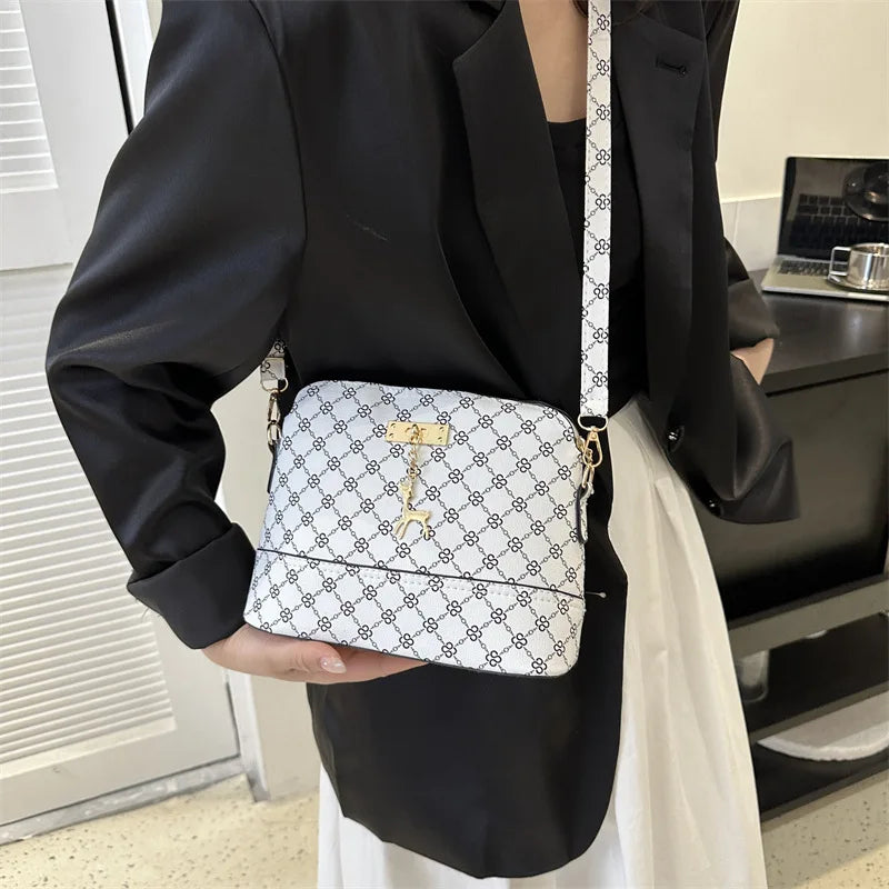 حقيبة كتف نسائية من الجلد الصناعي، مزينة بقلادة على شكل غزال، حقيبة كروس صغيرة للبنات، حقيبة مراسلة عصرية على شكل صدفة