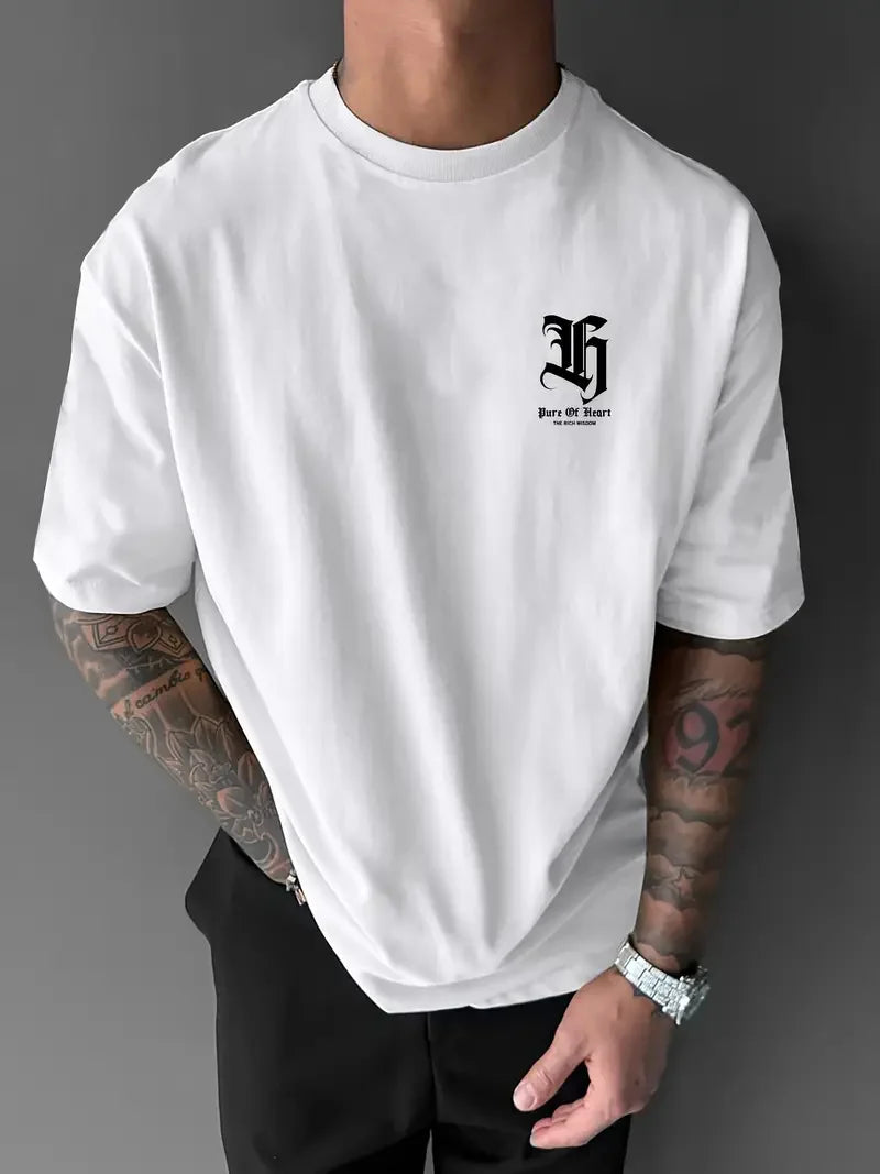 تيشيرت رجالي صيفي عصري مصنوع من القطن الخالص 100%، بتصميم فضفاض وطبعة حروف ونقشة ملاك، وياقة دائرية وأكمام قصيرة.