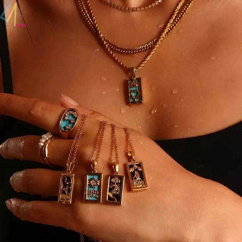 قلادة ذهبية اللون للنساء من الزركون، مجوهرات عيد الميلاد، ملونة هندسية ذات معنى لمحبي الشمس، قلادات التارو من الفولاذ المقاوم للصدأ