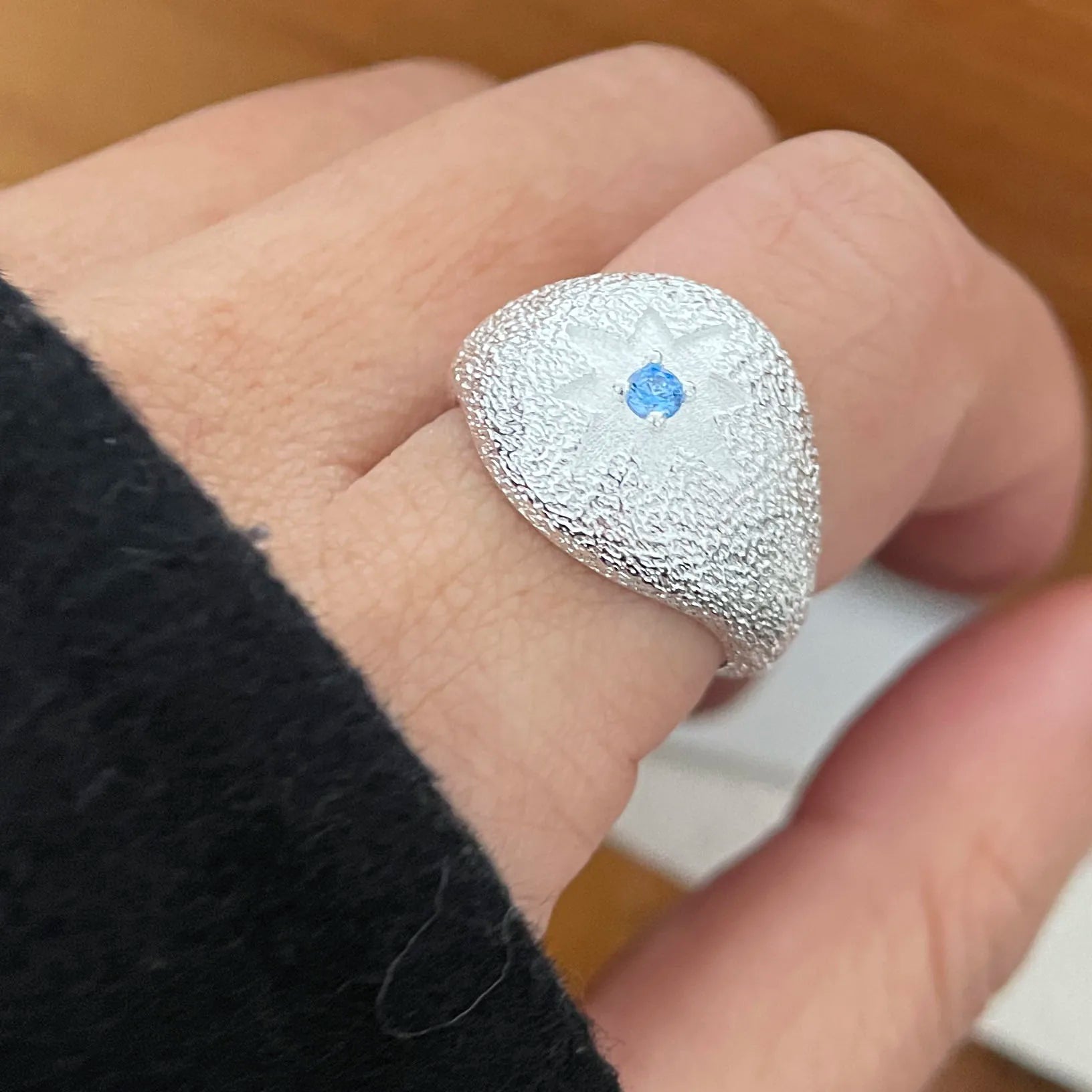 خواتم من الفضة الإسترليني عيار 925 للنساء والأزواج، بتصميم بسيط مصنوع يدويًا، لون أزرق، هدية مثالية للحفلات، تمنع الحساسية.