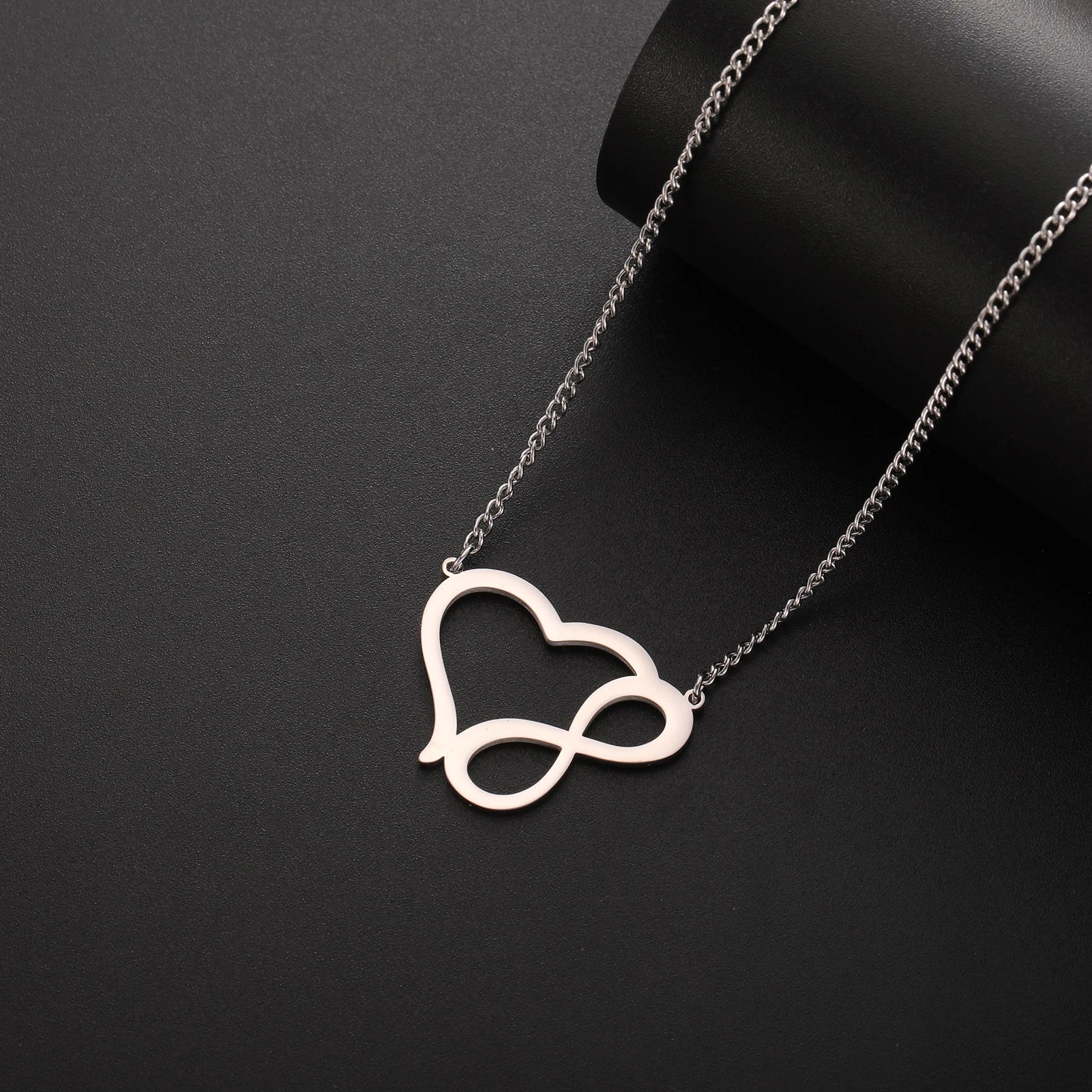 قلادة Skyrim Infinite Love من الفولاذ المقاوم للصدأ للنساء، قلادة مجوهرات عصرية، هدية عيد الميلاد للزوجين