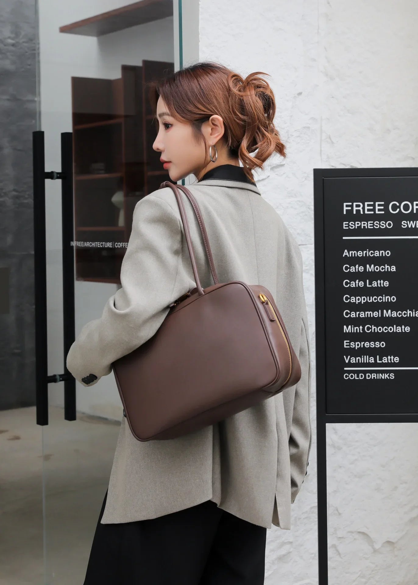 حقائب كتف نسائية أنيقة من الجلد الأصلي باللون الأسود بتصميم فاخر من جلد البقر البني حقيبة كبيرة للنساء حقائب يد نسائية باللون البني