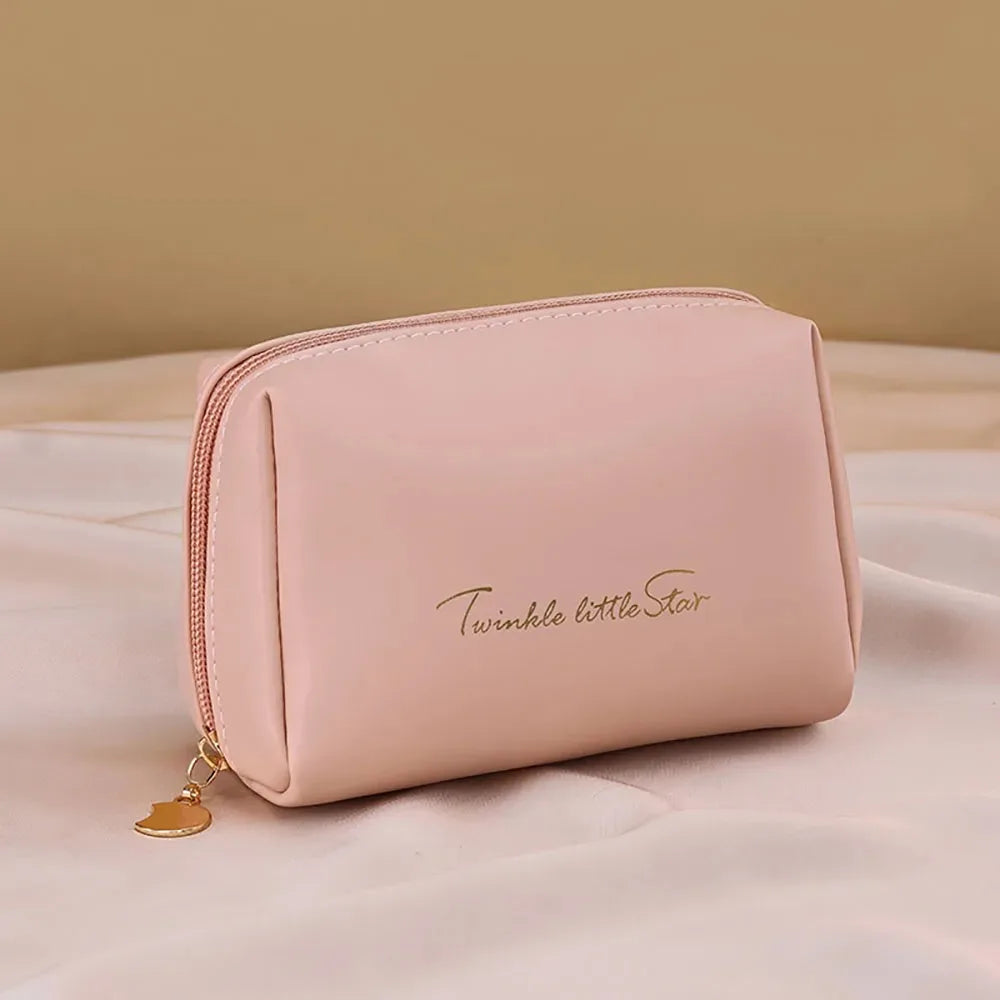 حقيبة مستحضرات تجميل للسفر، منظم مستحضرات تجميل، حقيبة غسيل من جلد البولي يوريثان المقاوم للماء، حافظة مستحضرات تجميل مسطحة بفتحة واسعة، حقيبة مستحضرات تجميل مع فاصل