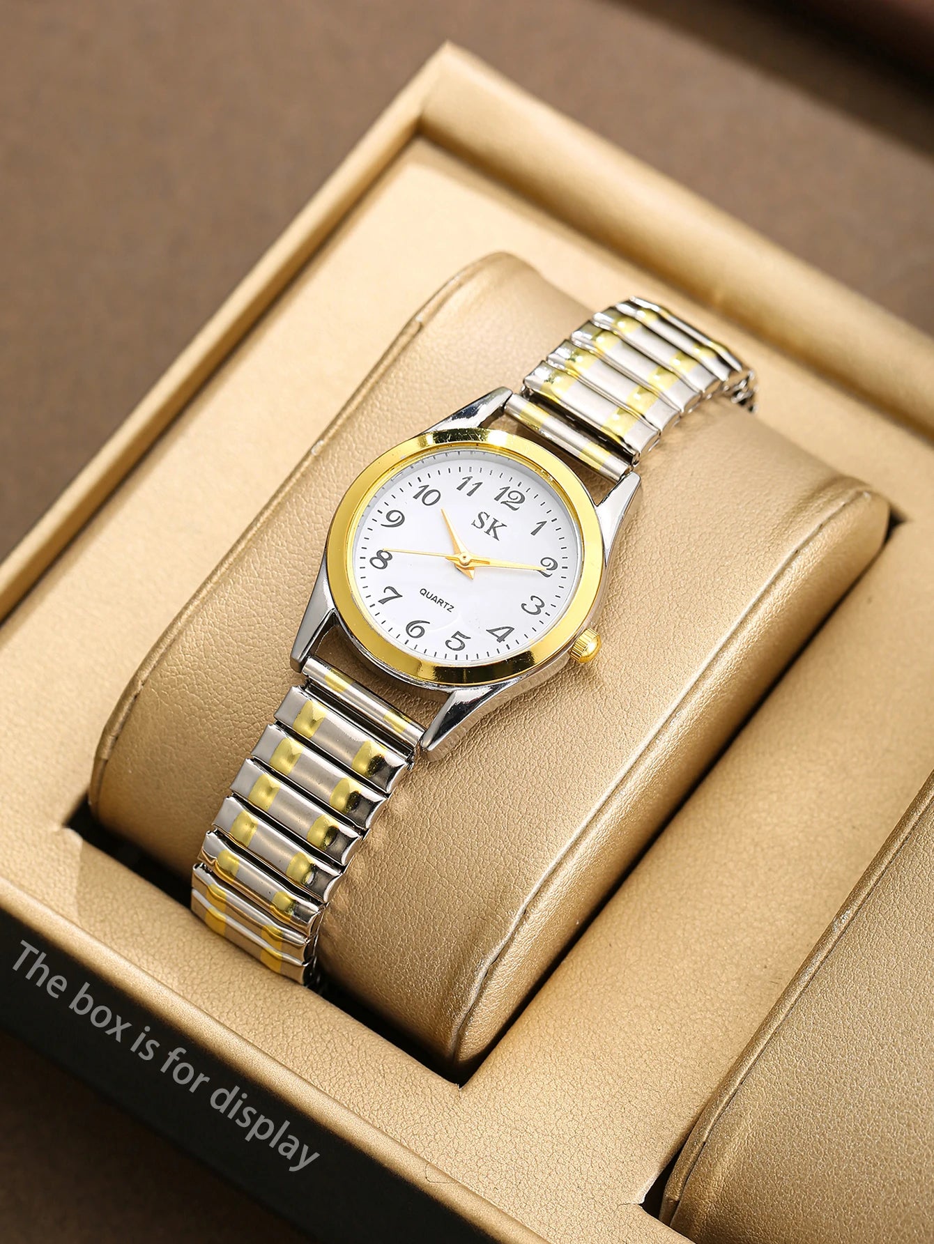 طقم ساعات نسائية أنيق وخفيف وفاخر مكون من 3 قطع، مناسب للارتداء اليومي، وهدية مثالية لأعياد الميلاد والمناسبات.