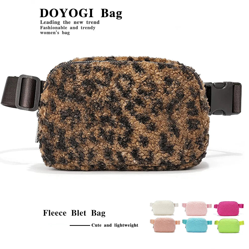 حقيبة حزام من الصوف الشتوي لكل مكان حقيبة كروس بودي نسائية بيضاء حقيبة خصر صغيرة بحزام قابل للتعديل (عاجي)