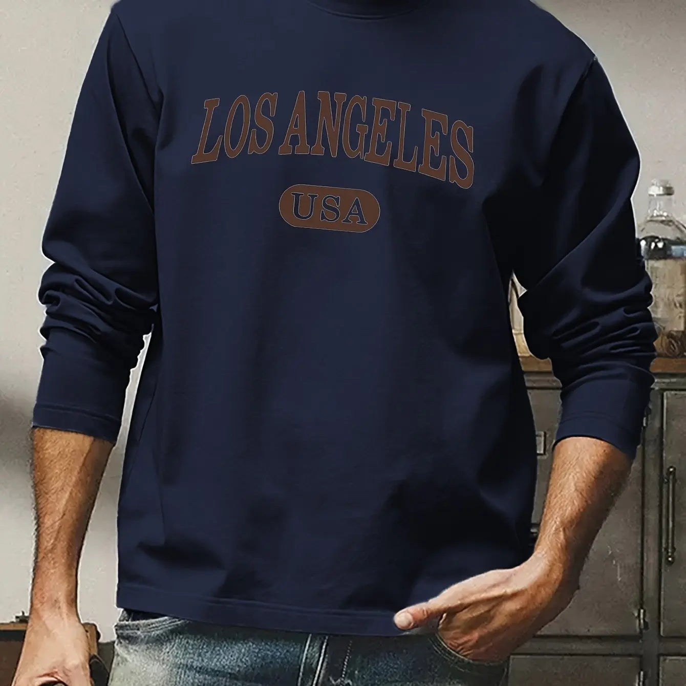 تيشيرت رجالي فضفاض بمقاسات كبيرة، مصنوع من القطن الخالص 100%، مريح وعصري، مناسب للارتداء اليومي والرياضي، مطبوع عليه حرف بوسطن، بياقة دائرية وأكمام طويلة.