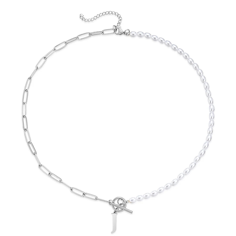 سلسلة مجوهرات جديدة من NIBA مصنوعة من الفولاذ المقاوم للصدأ باللون الذهبي والفضي على شكل حرف أبجدي مرصعة باللؤلؤ للنساء والأزياء النسائية