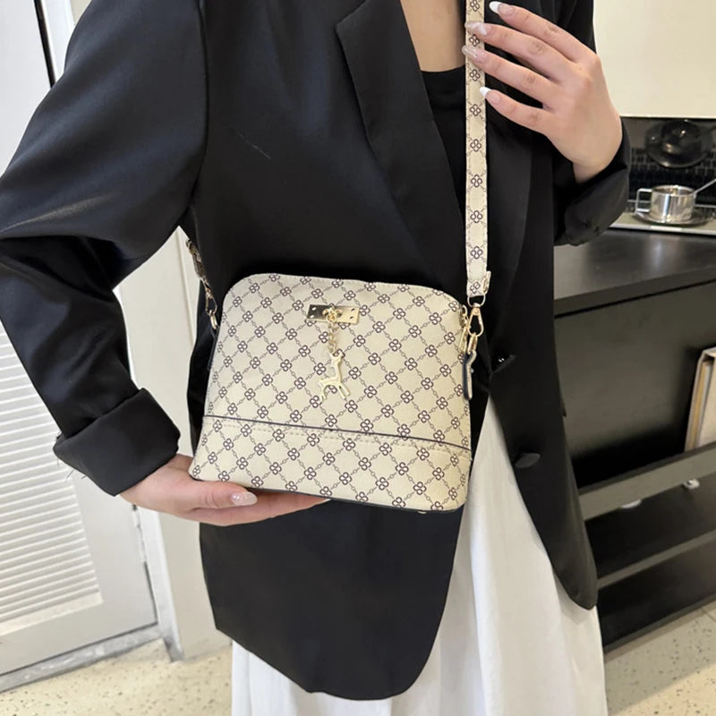 حقيبة كتف نسائية من الجلد الصناعي، مزينة بقلادة على شكل غزال، حقيبة كروس صغيرة للبنات، حقيبة مراسلة عصرية على شكل صدفة