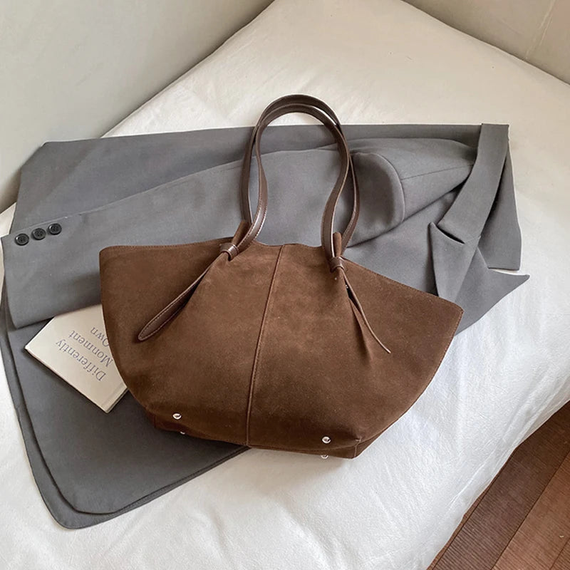 حقيبة كتف كبيرة الحجم من جلد الغزال بتصميم كلاسيكي، حقيبة أنيقة للأمهات والأطفال بتصميم جناح، حقيبة يد بسيطة وفاخرة ومتعددة الاستخدامات