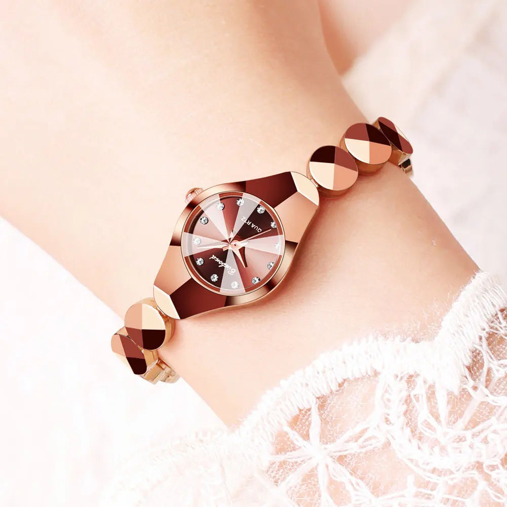 ساعة نسائية جديدة من ماركة UTHAI، ساعة يد فاخرة بتصميم أنيق وسوار رائع، مقاومة للماء، ساعة كوارتز أنيقة، هدية مثالية.