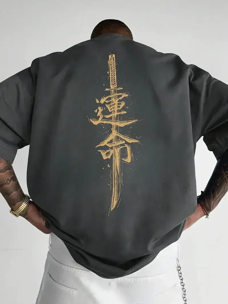 تي شيرت رجالي من القطن بأكمام قصيرة مطبوع عليه كلمة جرافيكية، مناسب للارتداء في الشارع، بتصميم سيف الساموراي الياباني، مريح وغير رسمي