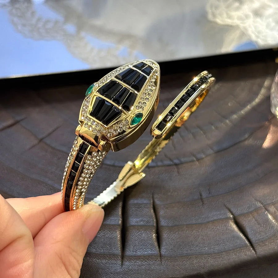 ساعة يد نسائية أنيقة فاخرة بتصميم ثعبان مرصعة بالألماس الملون، ساعة كوارتز عصرية رائجة، ساعة يد أنيقة فاخرة متعددة الاستخدامات.