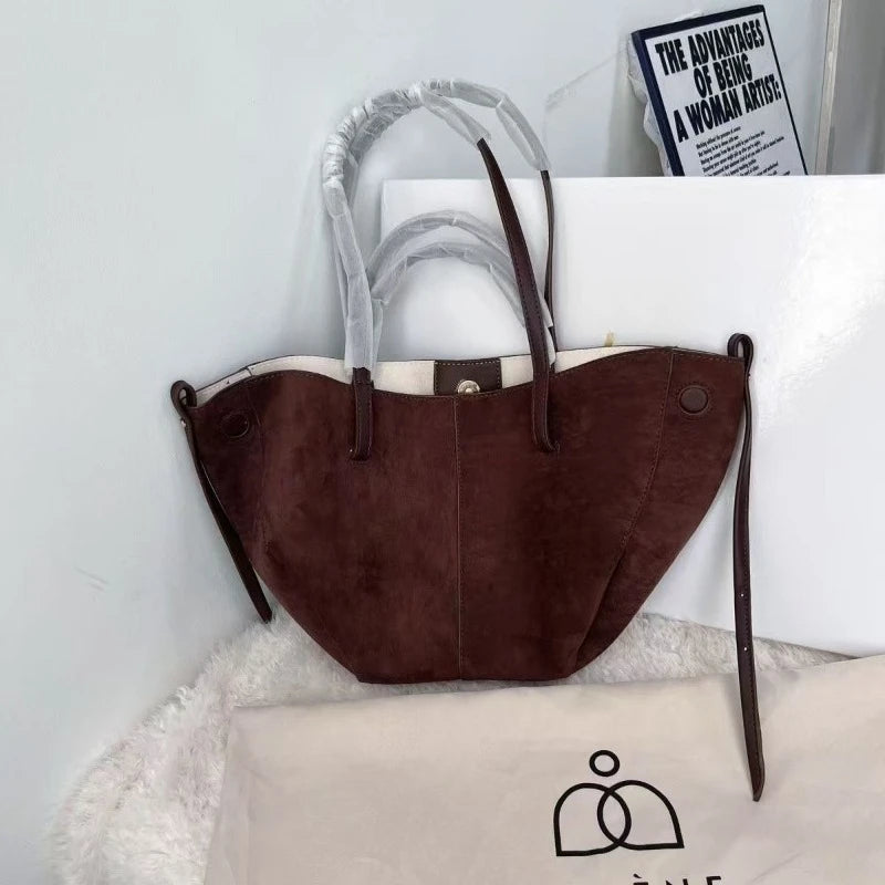 حقيبة يد كبيرة الحجم من الجلد الصناعي الناعم بلون موحد للنساء، بتصميم بسيط وسعة كبيرة، مناسبة للتسوق اليومي والتنقل