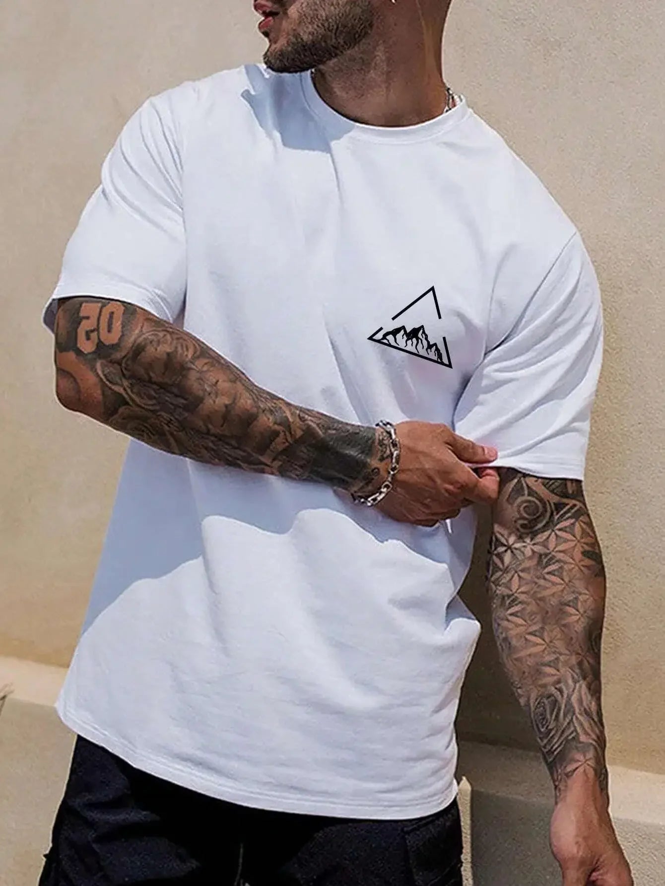 تيشيرت جديد بأكمام قصيرة، مطبوع عليه قمم جبلية، مصنوع من القطن الخالص، بياقة دائرية، أبيض، بتصميم عصري للرجال.