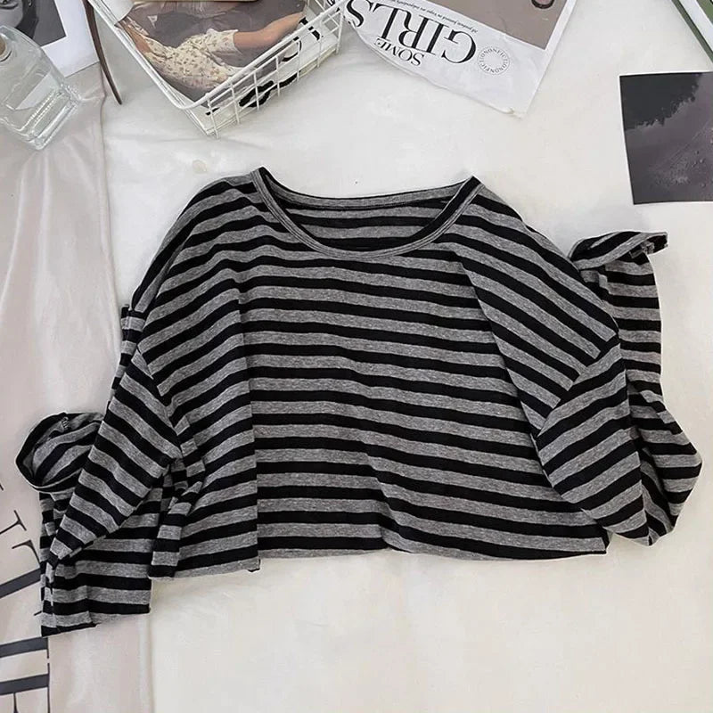 تيشيرت نسائي مخطط بأكمام طويلة، مناسب لفصلي الربيع والخريف، بتصميم فضفاض وعصري، بياقة دائرية، مستوحى من الطراز الكوري الكلاسيكي.